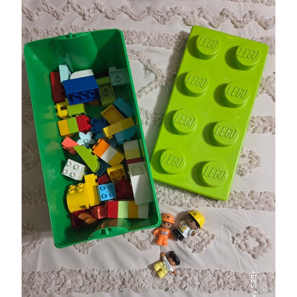 LEGO Duplo building blocks with figures